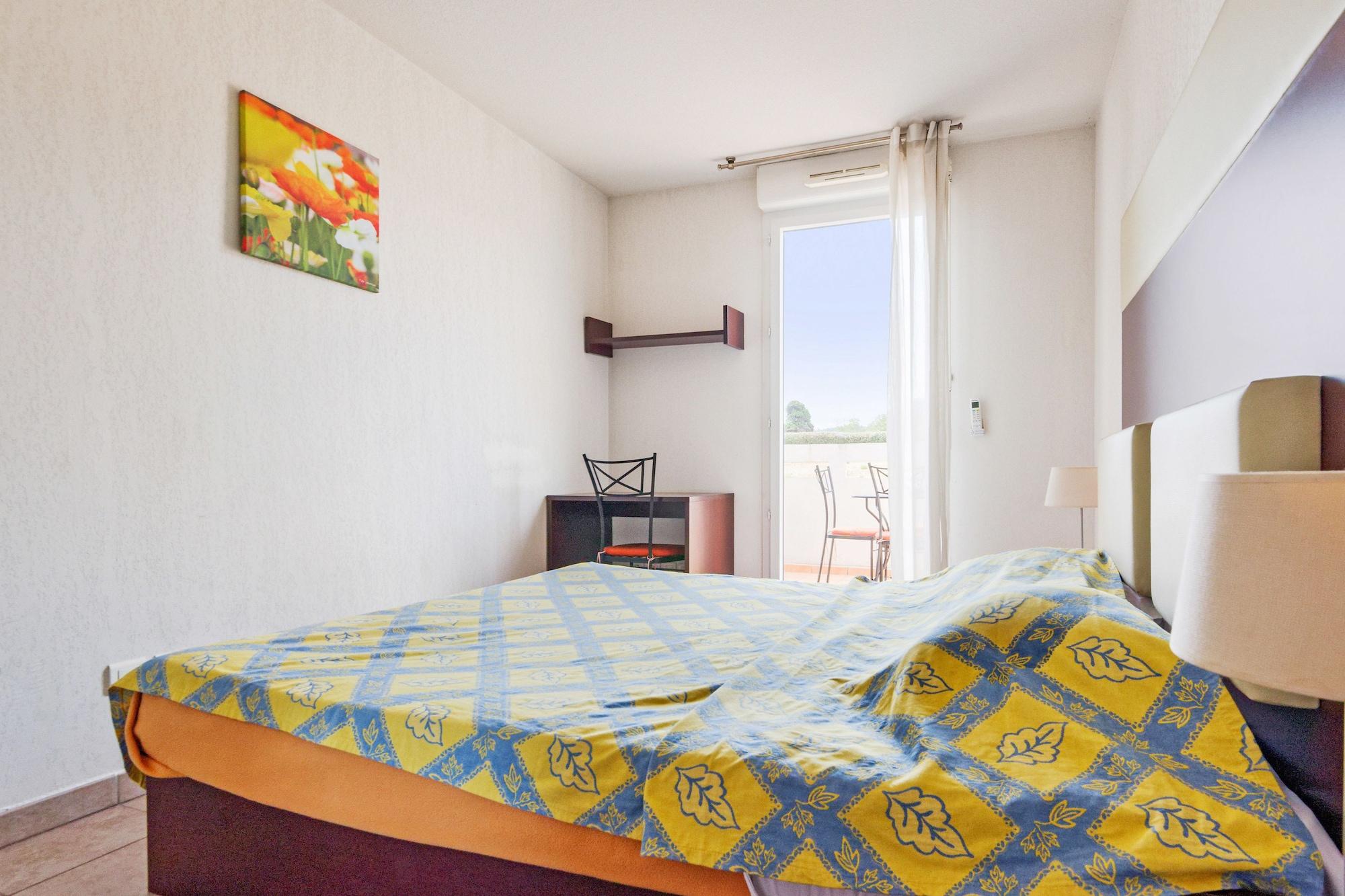 Comfort Aparthotel Six-Fours Сикс-Фор-ле-Плаж Екстериор снимка