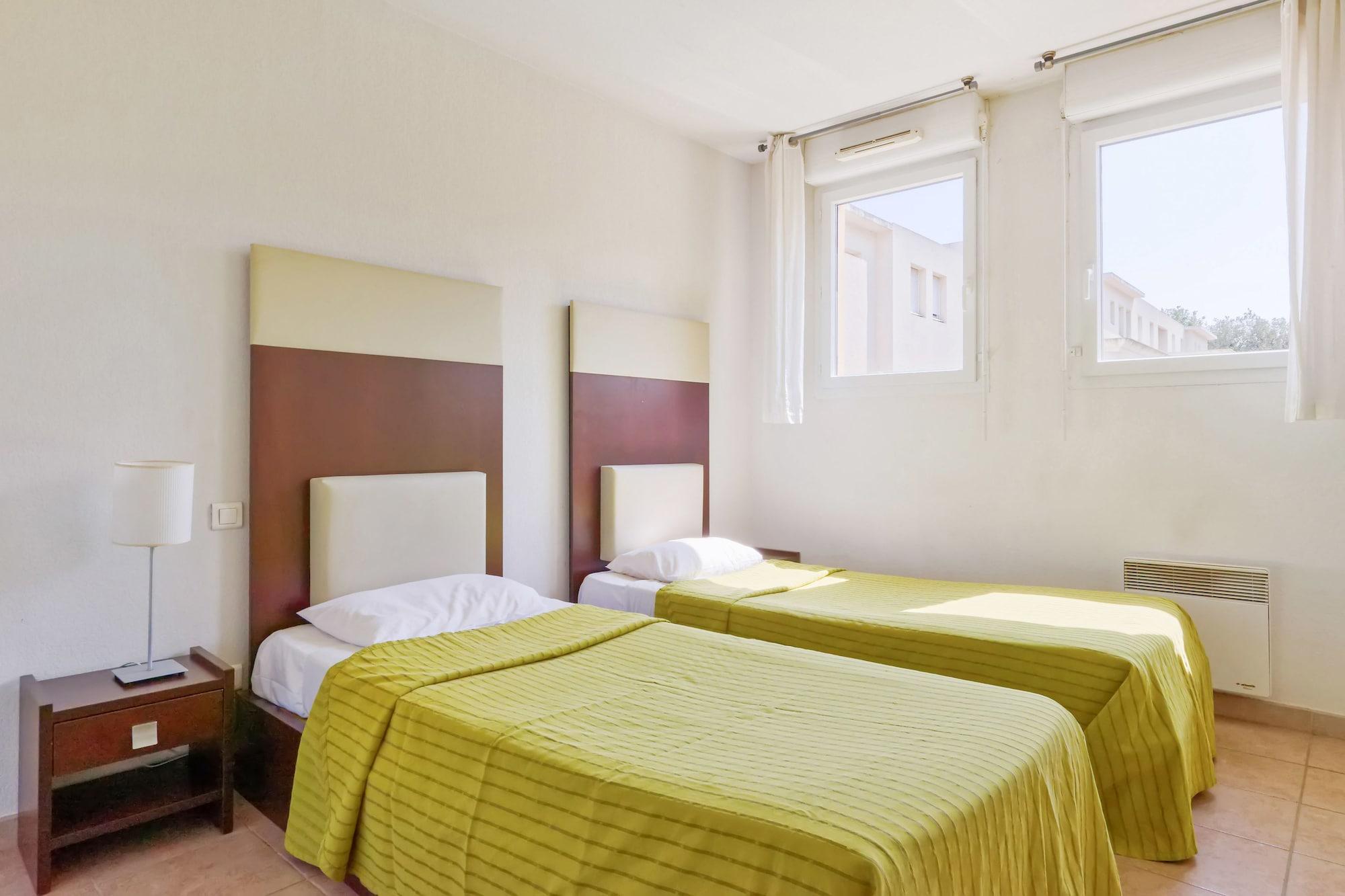 Comfort Aparthotel Six-Fours Сикс-Фор-ле-Плаж Екстериор снимка