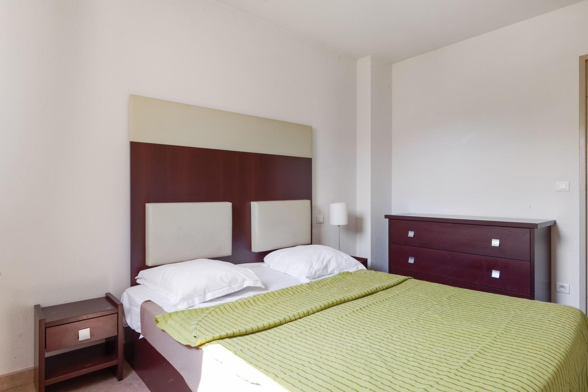 Comfort Aparthotel Six-Fours Сикс-Фор-ле-Плаж Екстериор снимка