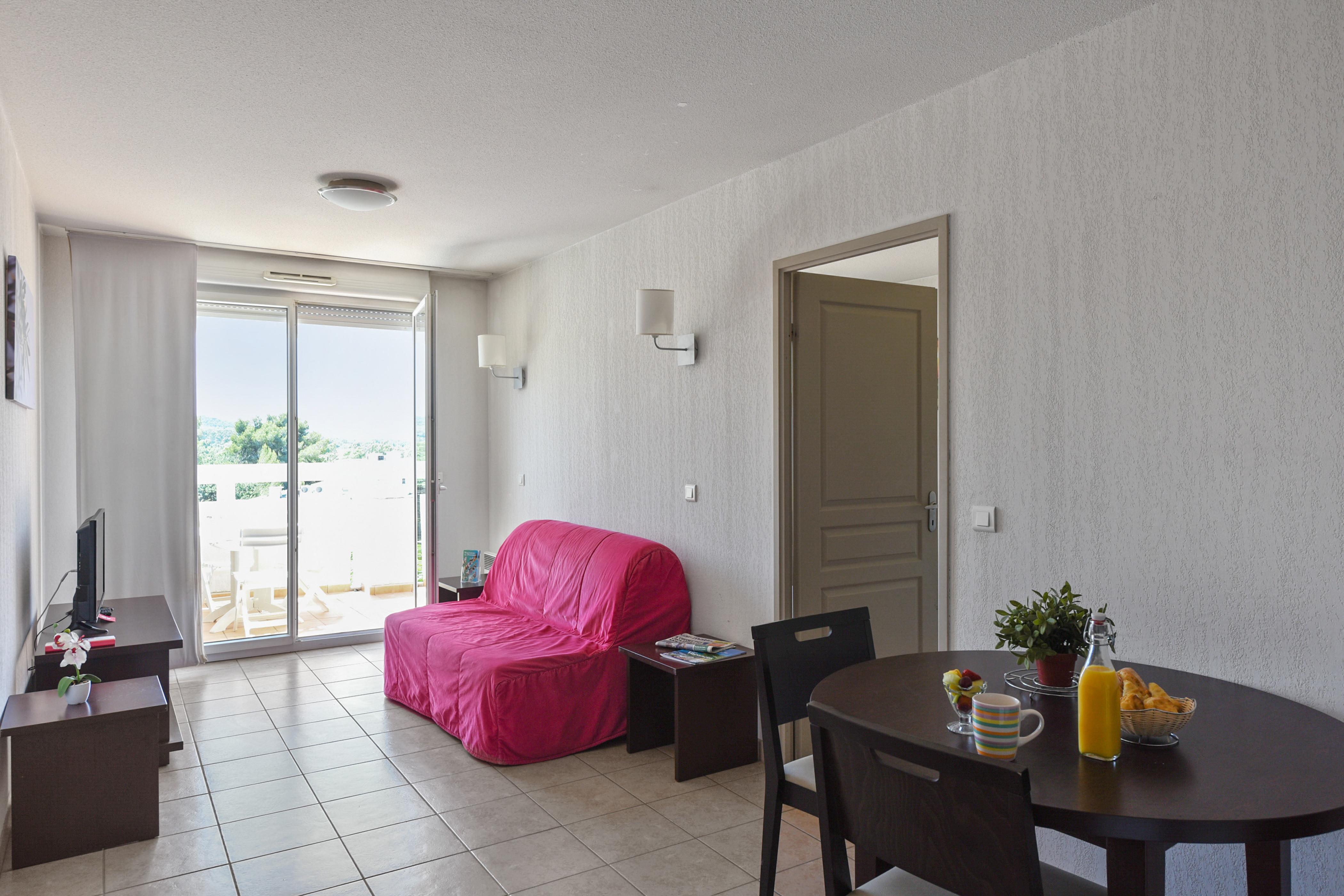 Comfort Aparthotel Six-Fours Сикс-Фор-ле-Плаж Екстериор снимка