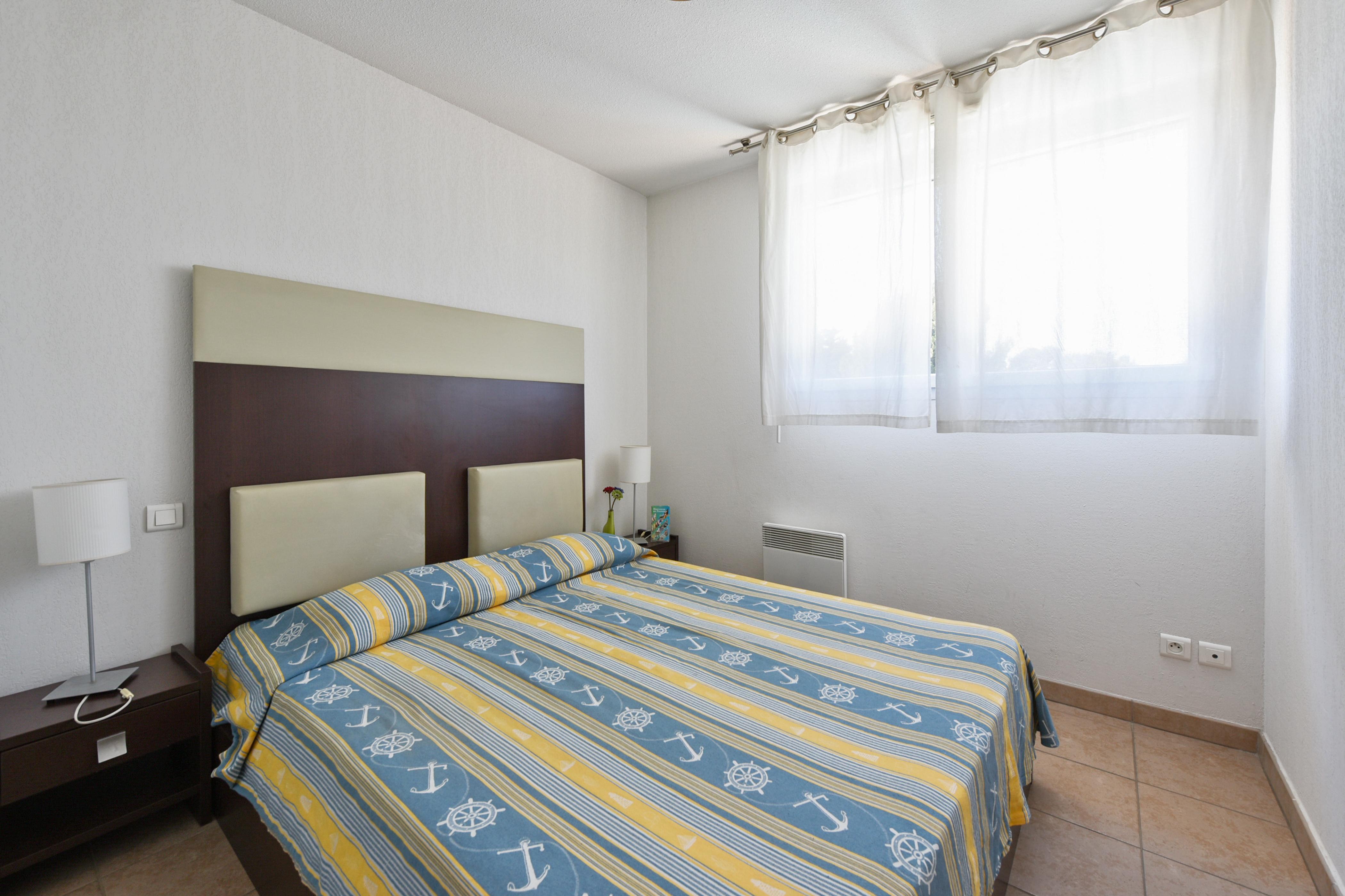 Comfort Aparthotel Six-Fours Сикс-Фор-ле-Плаж Екстериор снимка