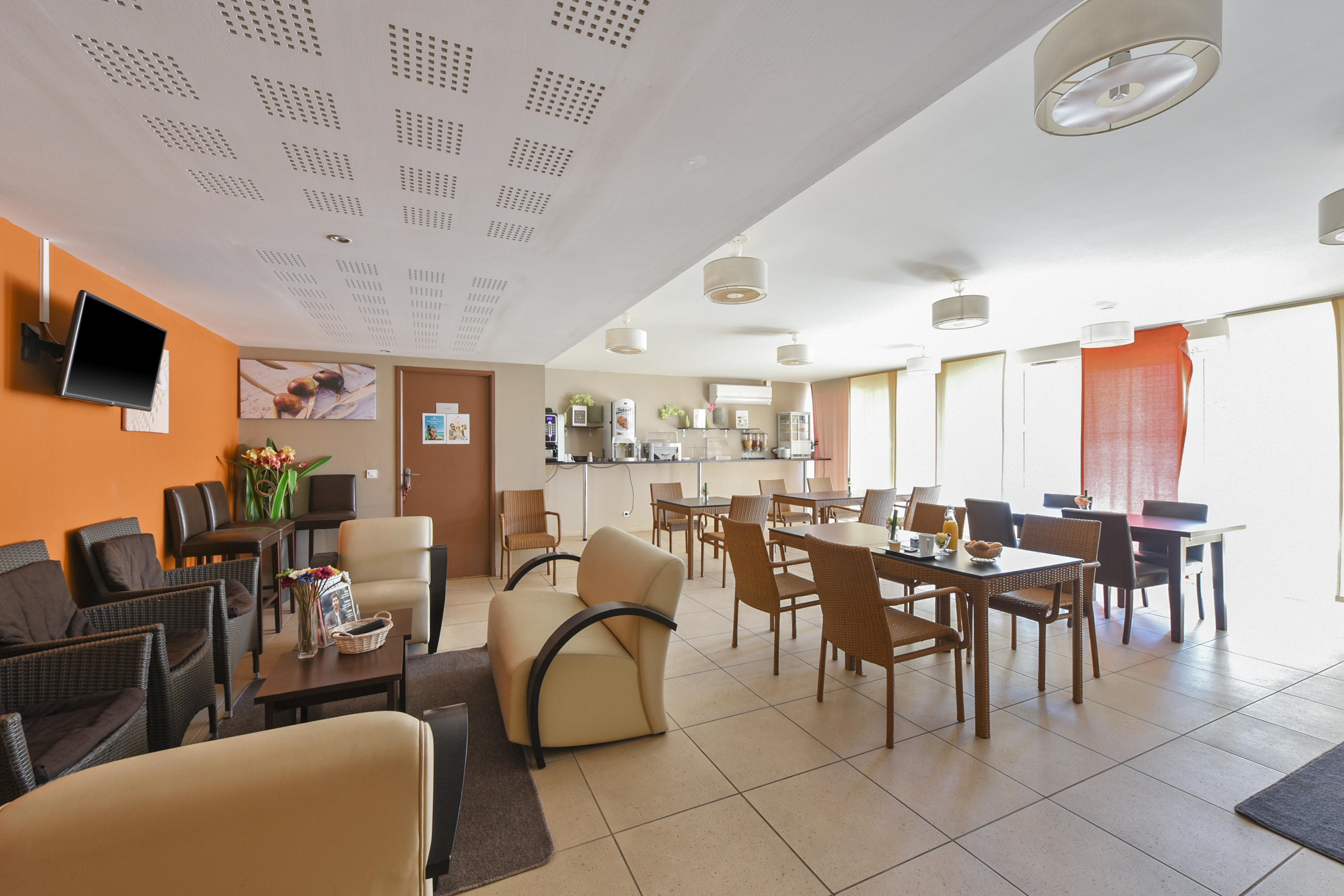 Comfort Aparthotel Six-Fours Сикс-Фор-ле-Плаж Екстериор снимка