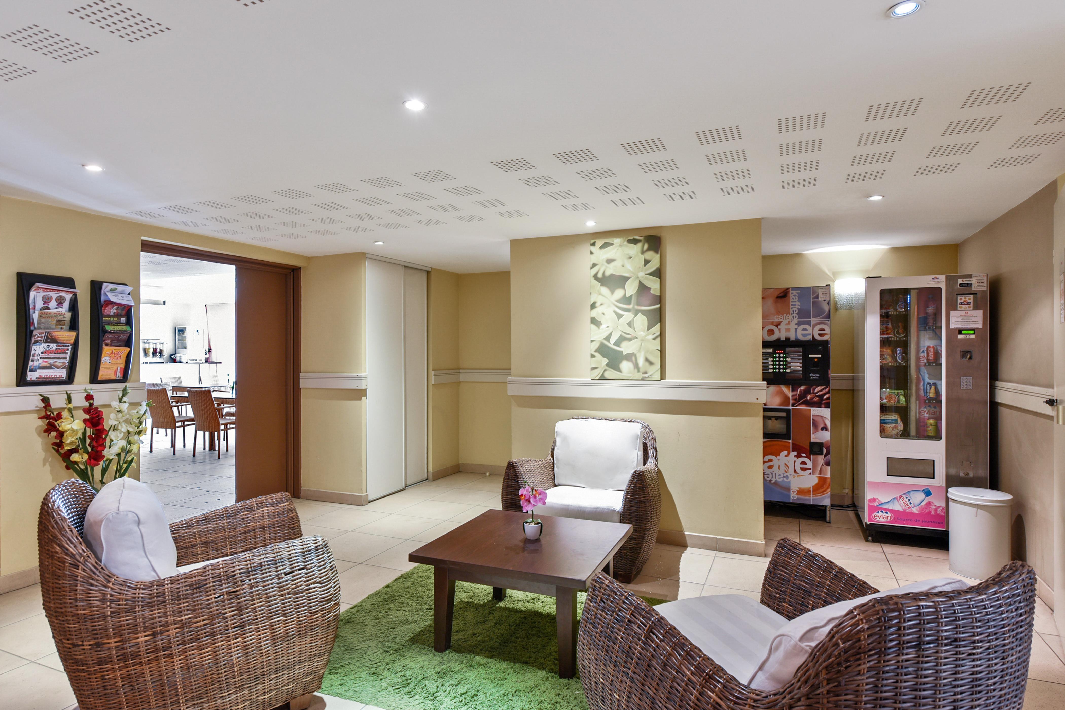 Comfort Aparthotel Six-Fours Сикс-Фор-ле-Плаж Екстериор снимка