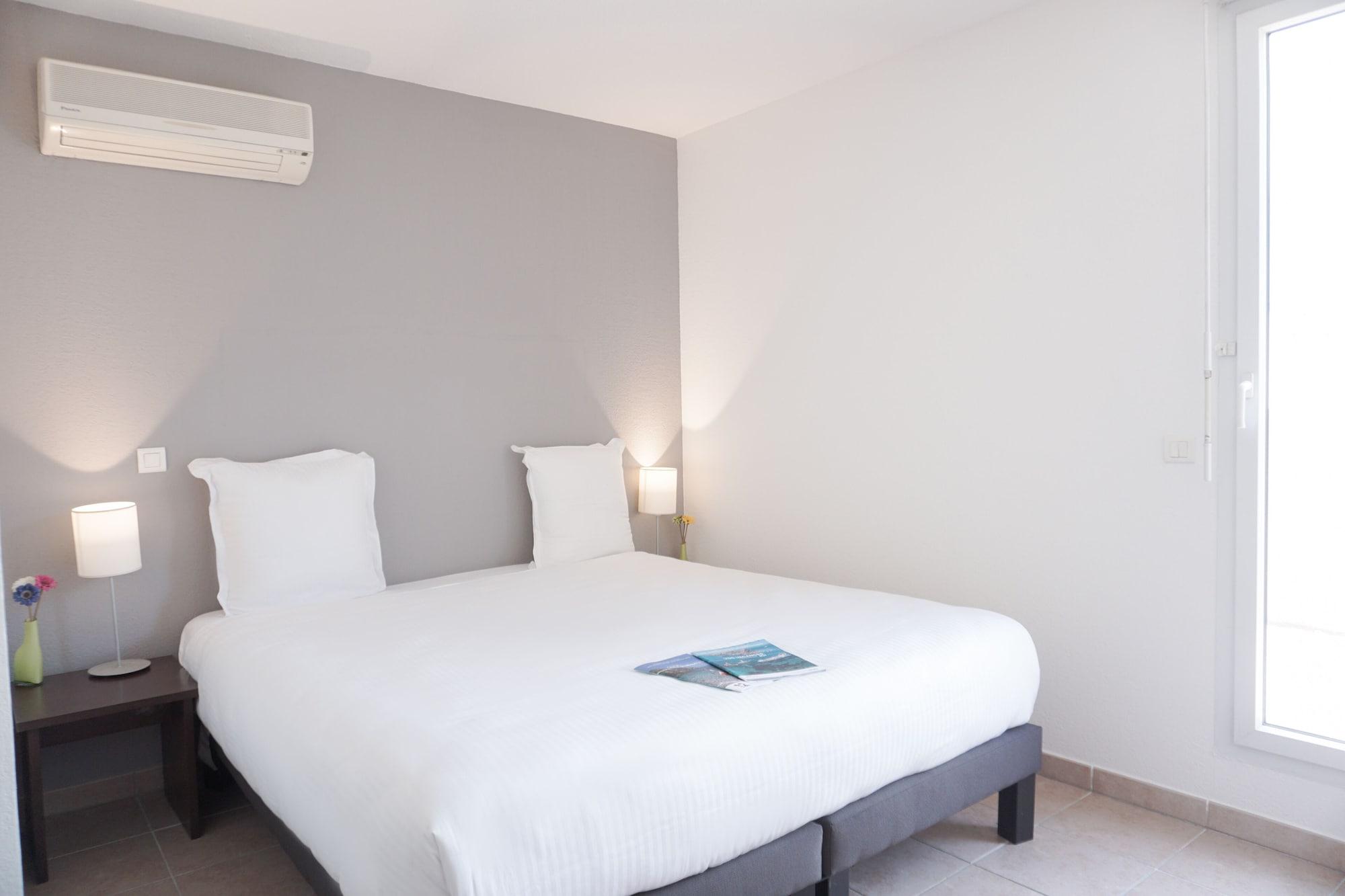 Comfort Aparthotel Six-Fours Сикс-Фор-ле-Плаж Екстериор снимка